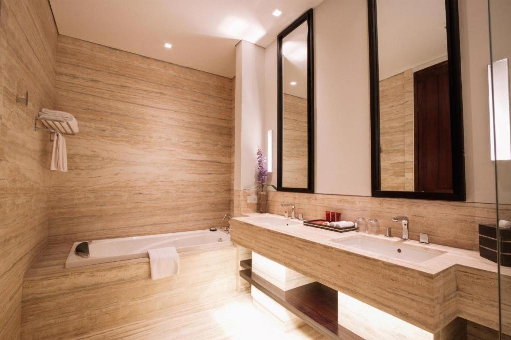 Bumi Segah Hotel Tanjung Redep Extérieur photo