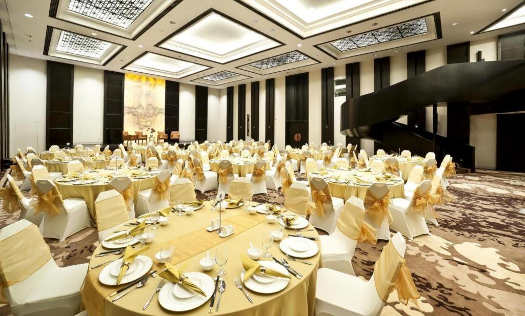 Bumi Segah Hotel Tanjung Redep Extérieur photo